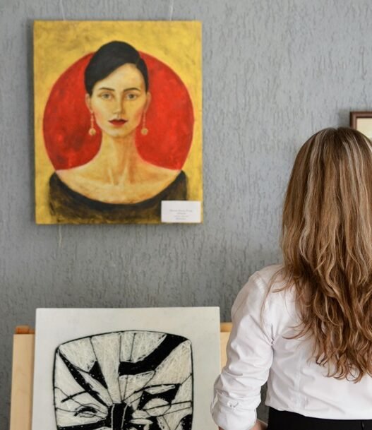 How to Pitch Yourself to Galleries and Publications